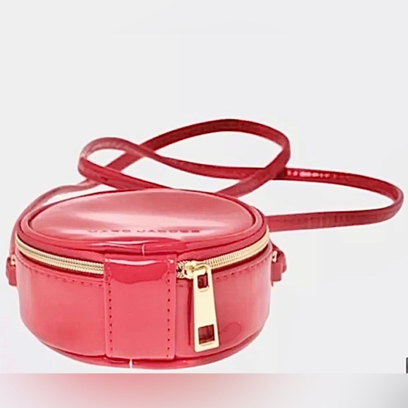 MARC JACOB RED PATENT SLING BAG - Picture 2 of 5
